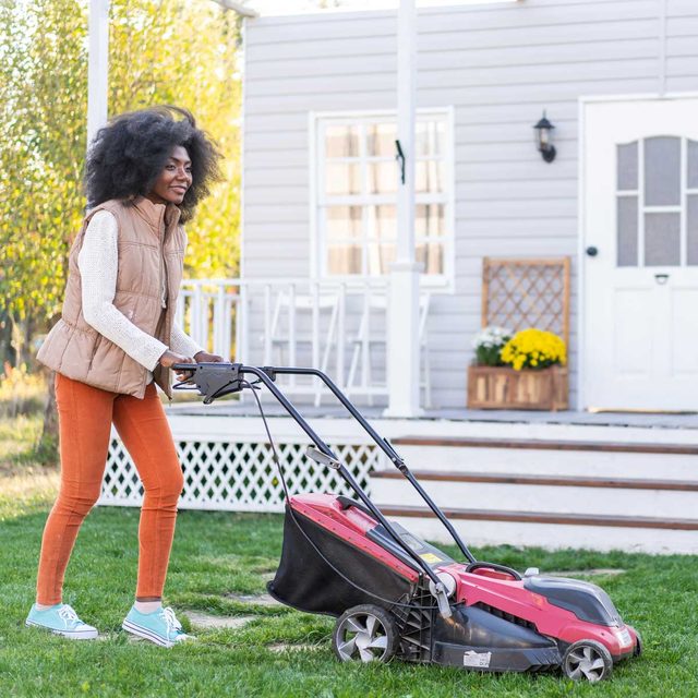 How to Repair a Lawn Mower Pull Cord