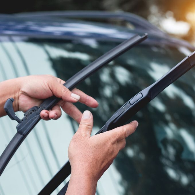 4 Common Causes of Squeaky Windshield Wipers