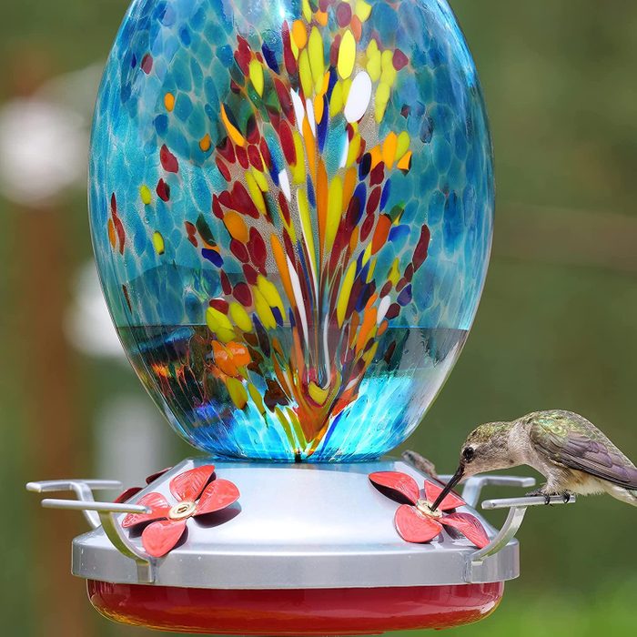 Don’t Show Up Empty-Handed! Thoughtful Host and Hostess Gift Ideas They’ll Love