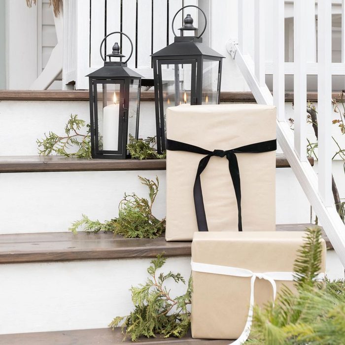 9 Front Porch Christmas Decor Ideas
