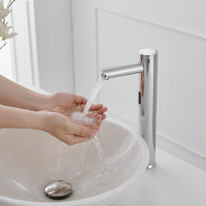 Buyer’s Guide To Touchless Bathroom Faucets (Plus, Our Top 5 Picks)