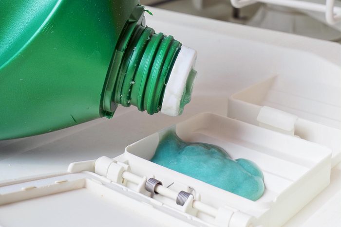4 Emergency Substitutes for Dishwasher Detergent