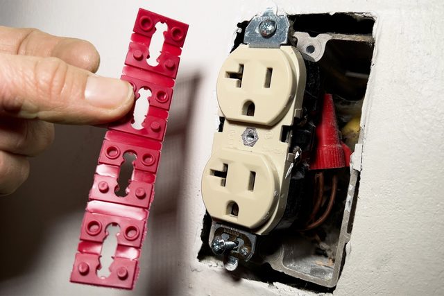 How to Fix Loose Outlets