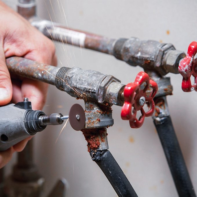 Rusty Washing Machine Hose Got You Stuck? Here’s the Easiest Way to Remove it