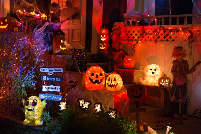 10 Eerie Decoration Ideas That’ll Bring Your Haunted House to Life