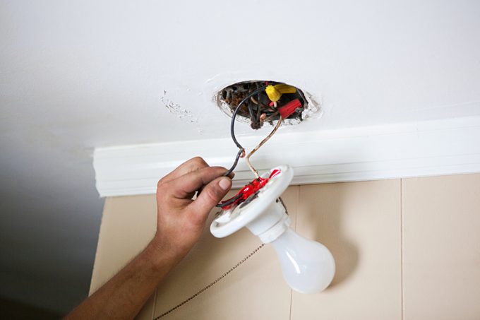 Troubleshooting a Failing Light: An Electrician’s Guide