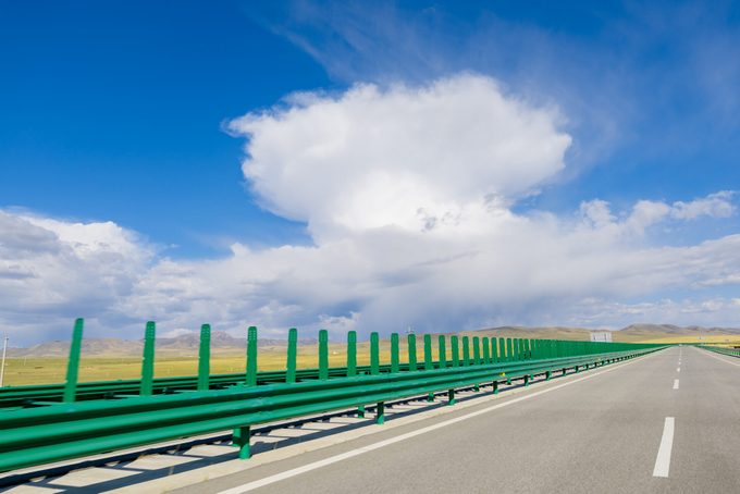 Here’s What Those Tall Green Fins On the Highway Are Actually For