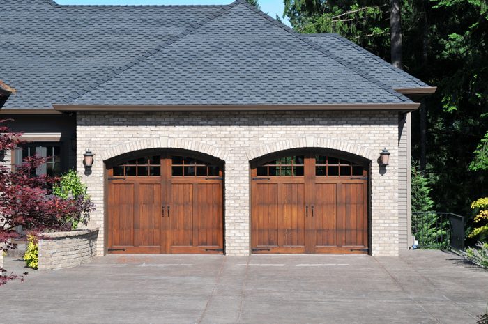 10 Things to Know Before Buying a Garage Door