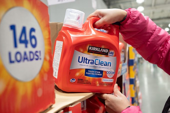 Can Costco Laundry Detergent Really Clean Vinyl Siding?