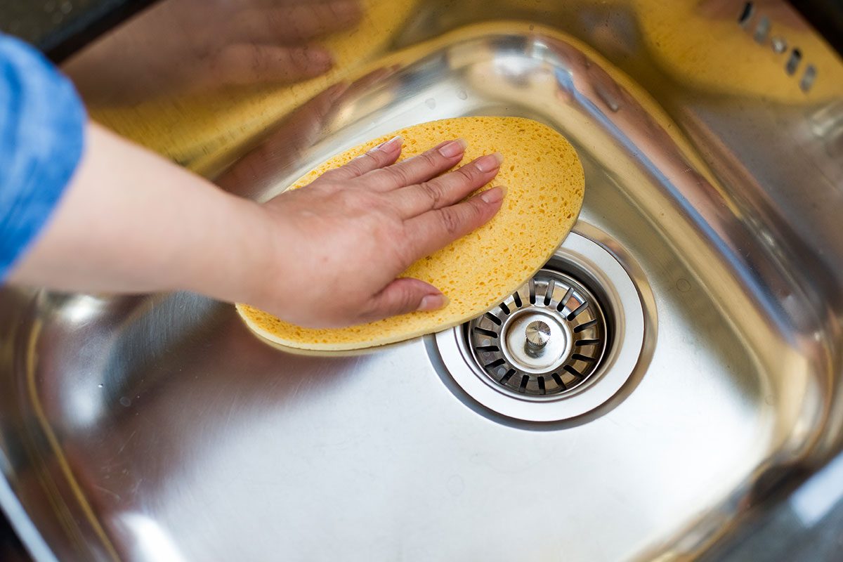 women ploishing the sink