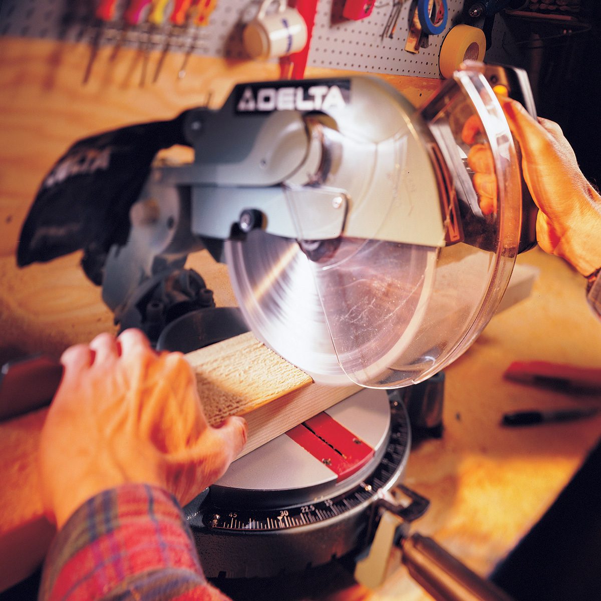 Master The Miter Saw In Days With These 13 Tips Fh01jun 02349009